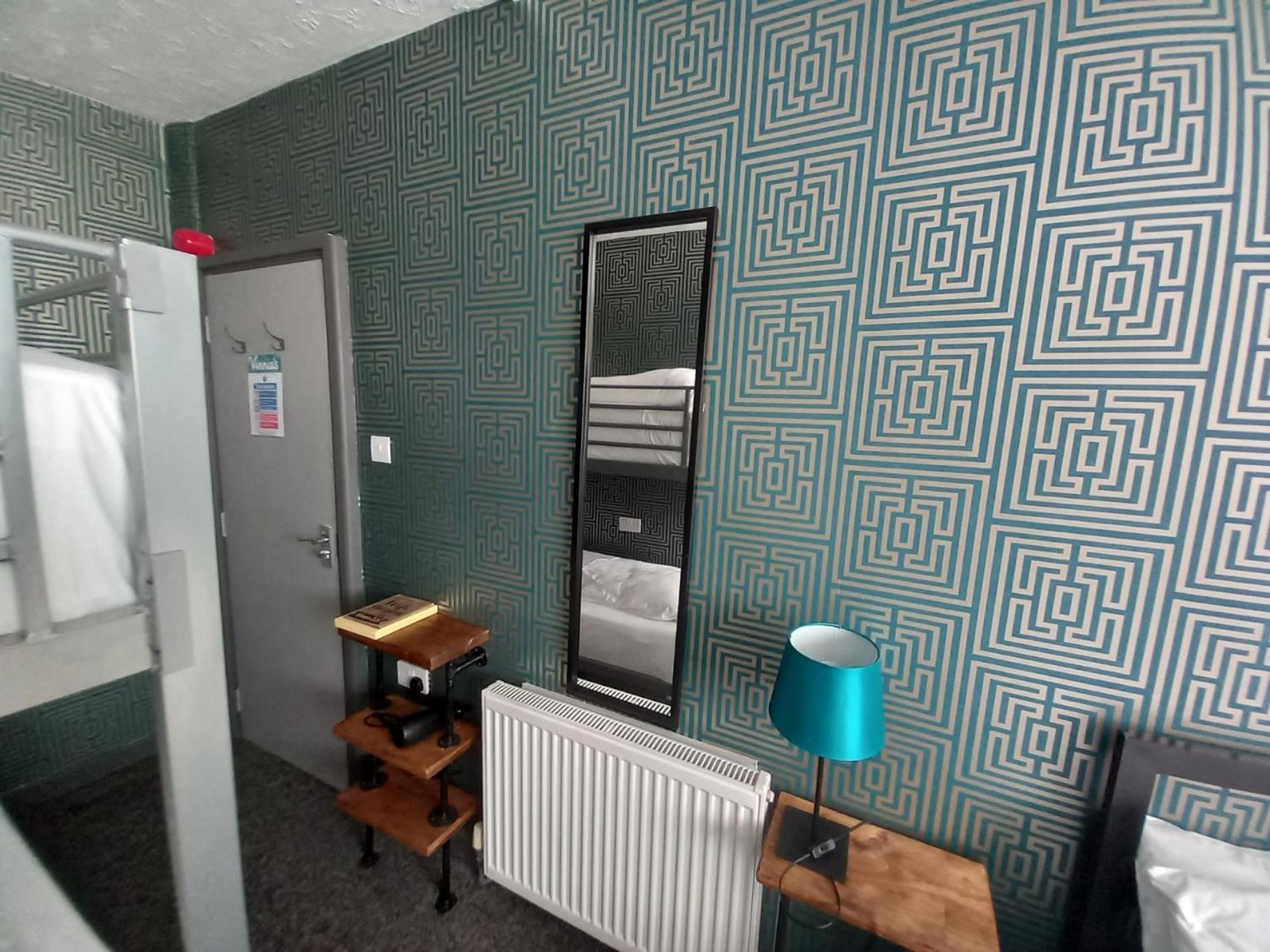 Vinnie'S Family Hotel Blackpool Room photo
